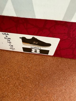 Zapatillas Skechers Negras y Beige