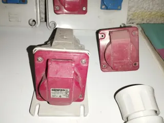 Lote Enchufes Trifásicos Gewiss