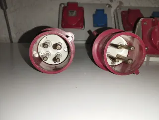 Lote Enchufes Trifásicos Gewiss