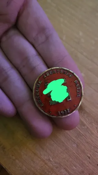 Insignia EMAKUME ABERTZALE BATZA 1922