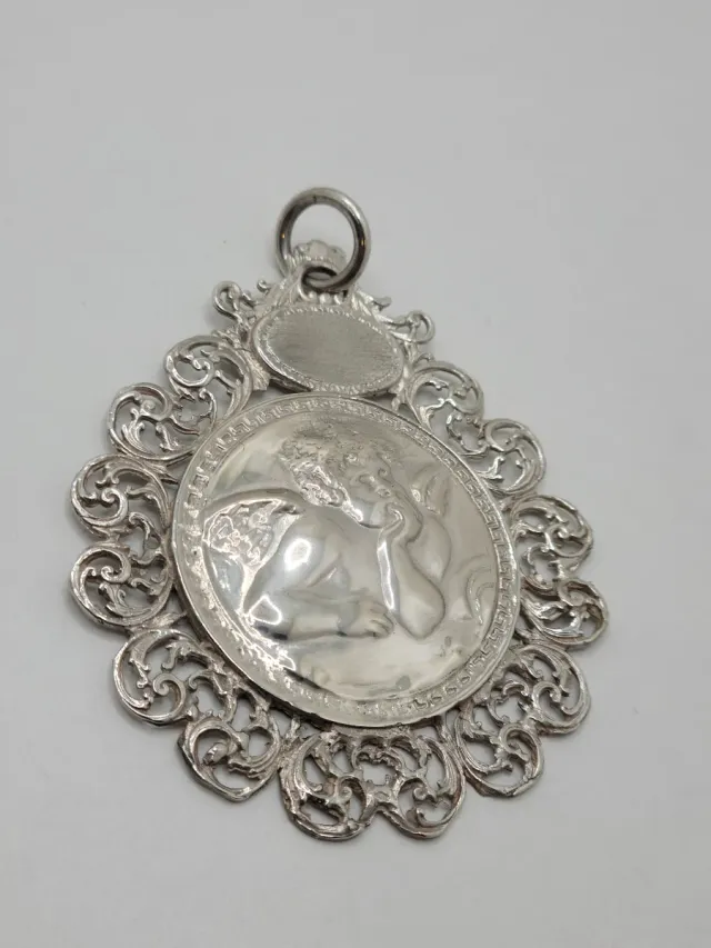 Medallón de Cuna antiguo de Plata