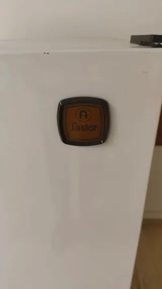 Nevera pequeña Festor para oficina