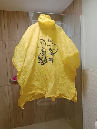 Chubasquero Disneyland Paris Amarillo
