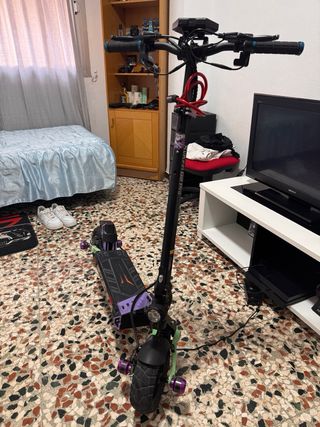 Patinete Eléctrico Negro y Morado
