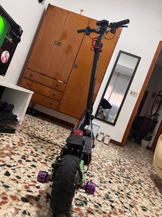 Patinete Eléctrico Negro y Morado