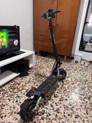 Patinete Eléctrico Negro y Morado