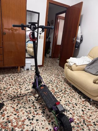Patinete Eléctrico Negro y Morado