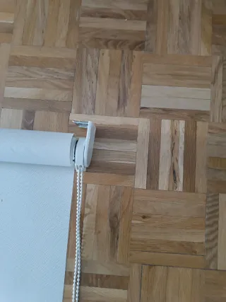 Tenda avvolgibile beige. Termica 5%.