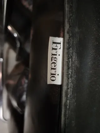 Dos sofas individual,que forman un conjunto.