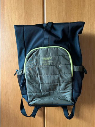 Mochila Aston Martin Negra y Verde