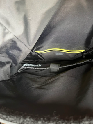 Mochila Aston Martin Negra y Verde