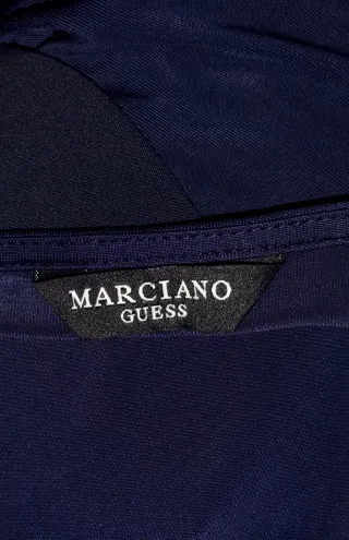 Blusa Guess manga larga azul oscuro.