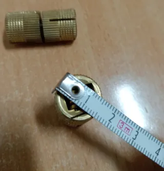 Bisagras ocultas doradas