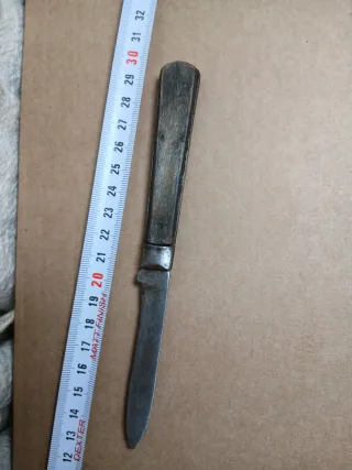 Navaja antigua de madera