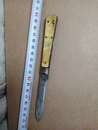 Navaja antigua de madera