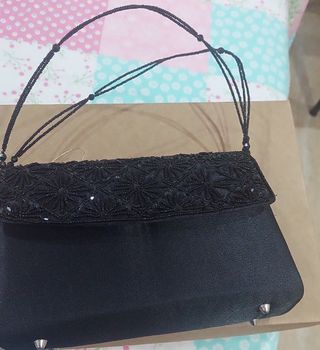 Bolso de fiesta negro con pedrería