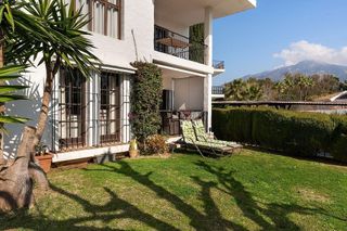 Piso en venta en Los Naranjos - Las Brisas en Marbella