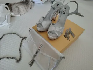 Scarpe eleganti argento con tacco