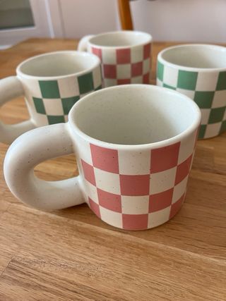 Lote 4 tazas cuadros verde y rosa