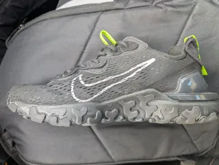 Nike React Vision Talla 44 Negro/Amarillo
