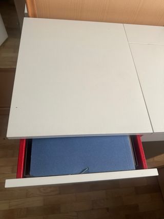 Tocador blanco con tapa abatible