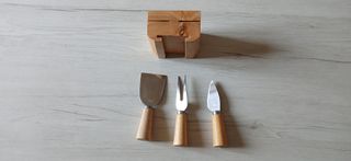 Set 3 coltelli formaggio con espositore