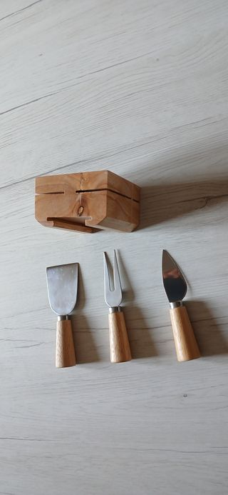 Set 3 coltelli formaggio con espositore