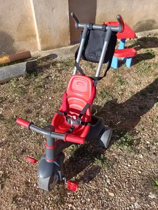 Triciclo infantil con manillar