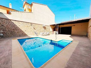 Casa adosada en venta en Campillos