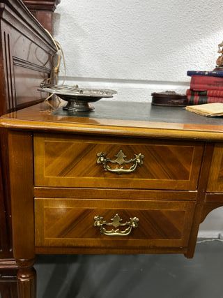 Escritorio clásico inglés madera cuero con sillón