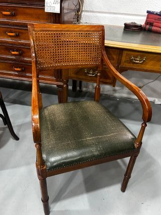 Escritorio clásico inglés madera cuero con sillón