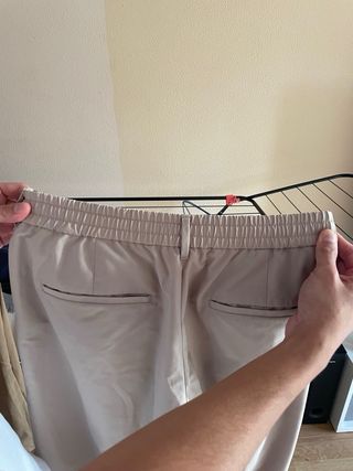 Pantalón jogger Uniqlo beige