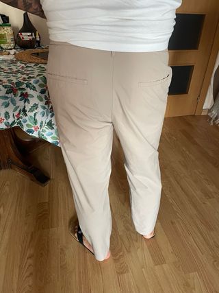 Pantalón jogger Uniqlo beige