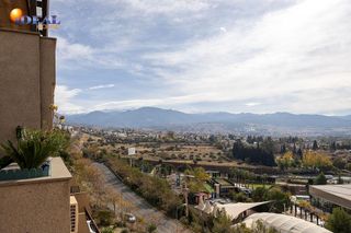 Dúplex en venta en Bola de Oro - Serrallo en Granada