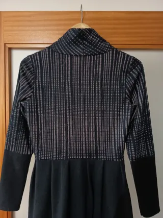 Vestido de manga comprida preto e cinza