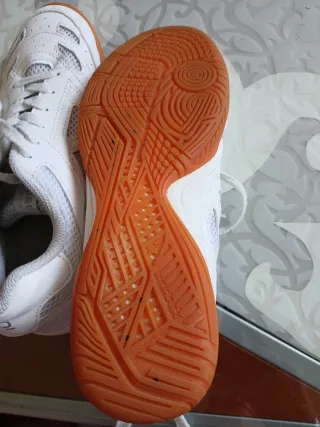 Zapatillas blancas de pista