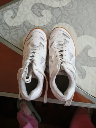 Zapatillas blancas de pista