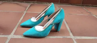 Zapatos de tacón azul verdoso