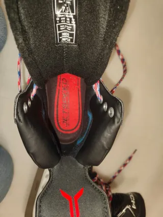 Patines Hockey CCM JetSpeed FT880 7.5EE FIT3