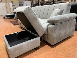 Sofá cama gris con puff