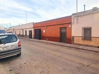 Casa adosada en venta en Tomelloso