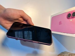 iPhone 16 100% Batteria ORIGINALE Rosa 128gb