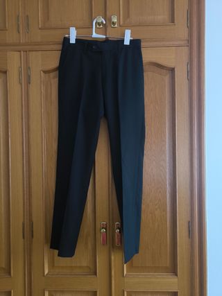 Traje negro DR&N casi nuevo