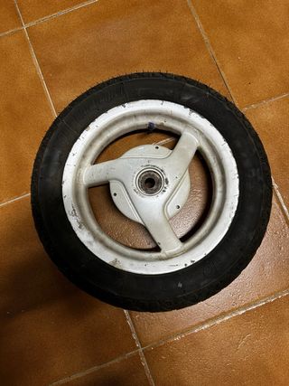 Llanta y Neumático Trasero Aprilia Sonic