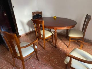 Mesa de comedor con 5 sillas