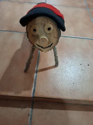Caga Tió de madera artesanal