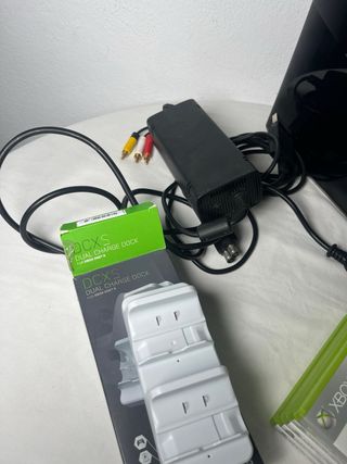 Xbox 360 Negra + Juegos y Cargador