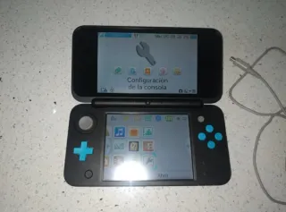 Nintendo NEW 2DS XL  Cargador y funda Incluido