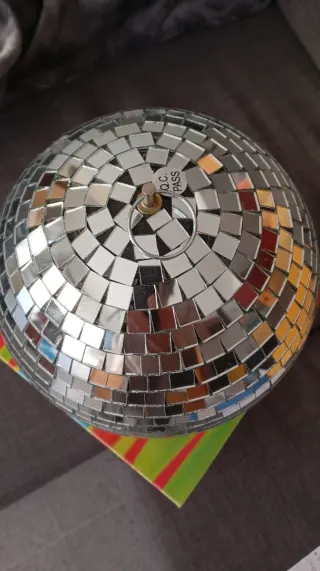 Sfera decorativa a specchi