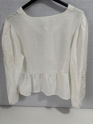 Blusa blanca con lazos y bordado MÍA-ME